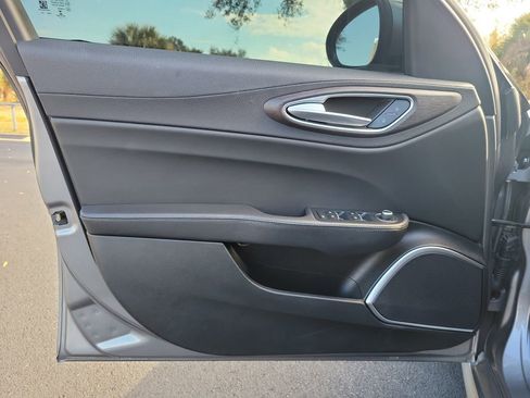 Used 2021 Alfa Romeo Giulia Ti image 16