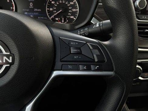 Used 2025 Nissan Altima 2.5 SV FWD image 33