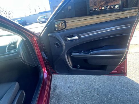 Used 2019 Chrysler 300 Touring w/ Sport Appearance Package image 29