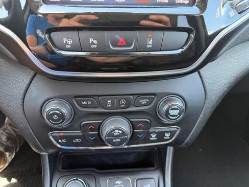 Used 2021 Jeep Cherokee Limited AWD/4WD image 26