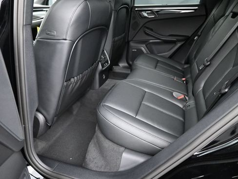 Certified 2026 Porsche Macan AWD/4WD image 23