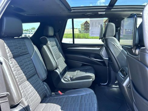 Used 2025 Cadillac Escalade Sport Platinum w/ LPO, ONYX Package AWD/4WD image 19