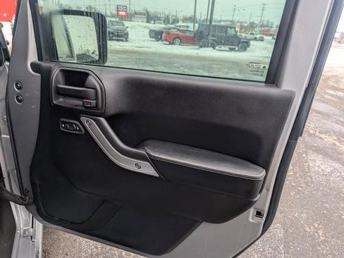 Used 2015 Jeep Wrangler Unlimited Sport image 2