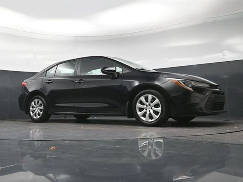 Used 2025 Toyota Corolla LE FWD image 27