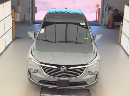 Used 2023 Buick Enclave Essence image 2