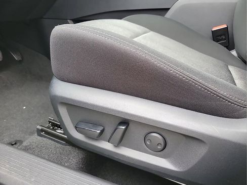 Used 2025 Nissan Rogue SV AWD/4WD image 12
