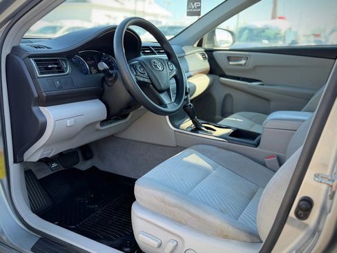 Used 2017 Toyota Camry LE FWD image 2