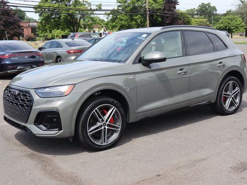 Used 2024 Audi Q5 e Prestige w/ Prestige Package AWD/4WD image 1