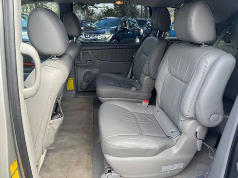 Used 2010 Toyota Sienna image 18