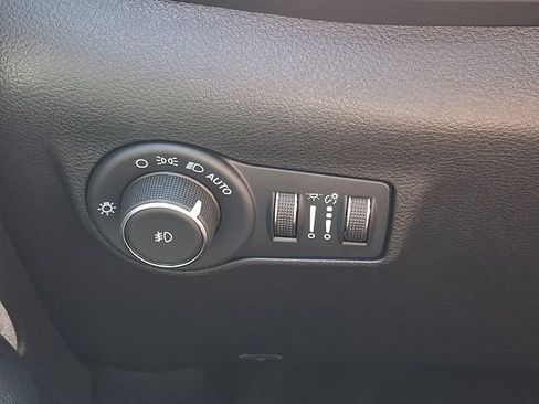 Used 2022 Jeep Compass Latitude w/ Sun and Sound Group AWD/4WD image 24