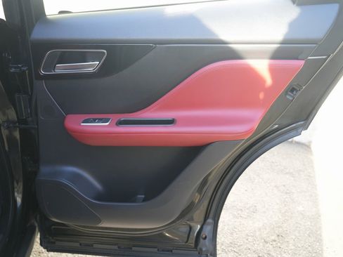 Used 2017 Jaguar F-PACE R-Sport image 39