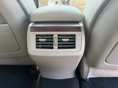 Used 2012 Toyota Venza XLE FWD image 19