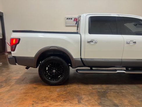 Used 2020 Nissan Titan Platinum Reserve image 11