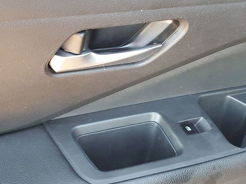 Used 2022 Nissan Pathfinder SV w/ SV Premium Package image 47