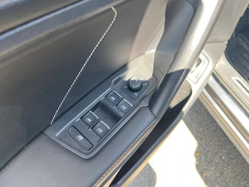 Used 2022 Volkswagen Tiguan SEL R-Line AWD/4WD image 12