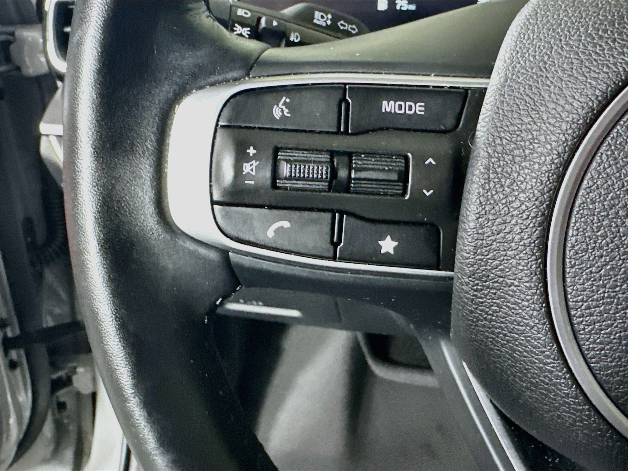 Used 2025 Kia Sportage SX FWD image 16