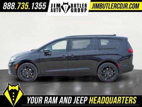 New 2026 Chrysler Pacifica Select w/ S Appearance Package image 2