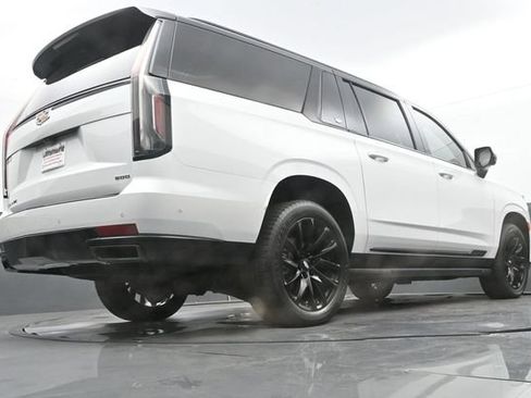 Used 2023 Cadillac Escalade ESV Sport AWD/4WD image 28
