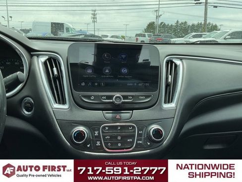 Used 2019 Chevrolet Malibu LT w/ Leather Package FWD image 22