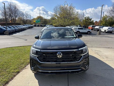 New 2026 Volkswagen Atlas SEL Premium R-Line AWD/4WD image 2
