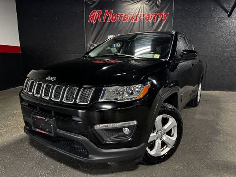 Used 2019 Jeep Compass Latitude w/ Cold Weather Group AWD/4WD image 1