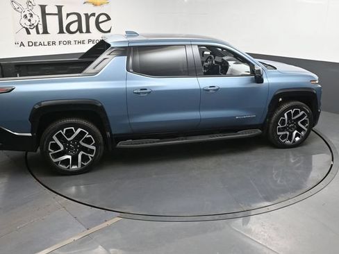 Used 2025 Chevrolet Silverado EV RST AWD/4WD image 33