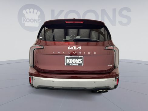 Used 2024 Kia Telluride EX w/ EX Captain's Chair Package AWD/4WD image 5