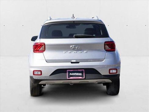 New 2025 Hyundai Venue SEL image 6