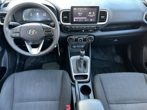Used 2024 Hyundai Venue SE image 13