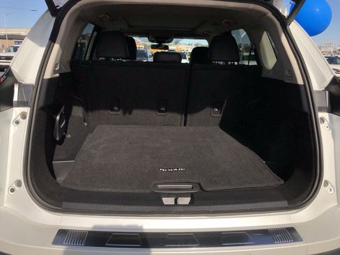 Used 2025 Nissan Rogue SV w/ SV Premium Package image 9