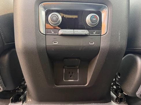 Used 2021 GMC Yukon SLT w/ SLT Luxury Plus Package AWD/4WD image 24