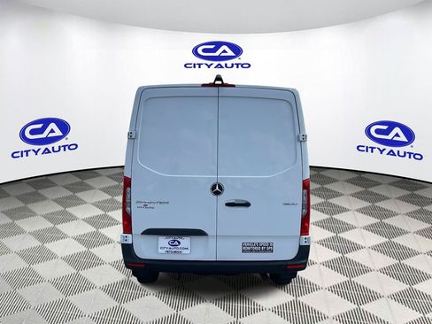 Used 2022 Mercedes-Benz Sprinter 1500 image 5