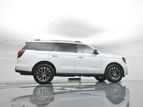 Used 2025 Ford Expedition Platinum AWD/4WD image 7