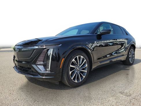 Used 2024 Cadillac Lyriq Sport w/ LPO, Floor Liner Package AWD/4WD image 2
