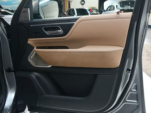 Used 2025 INFINITI QX80 Sensory image 23