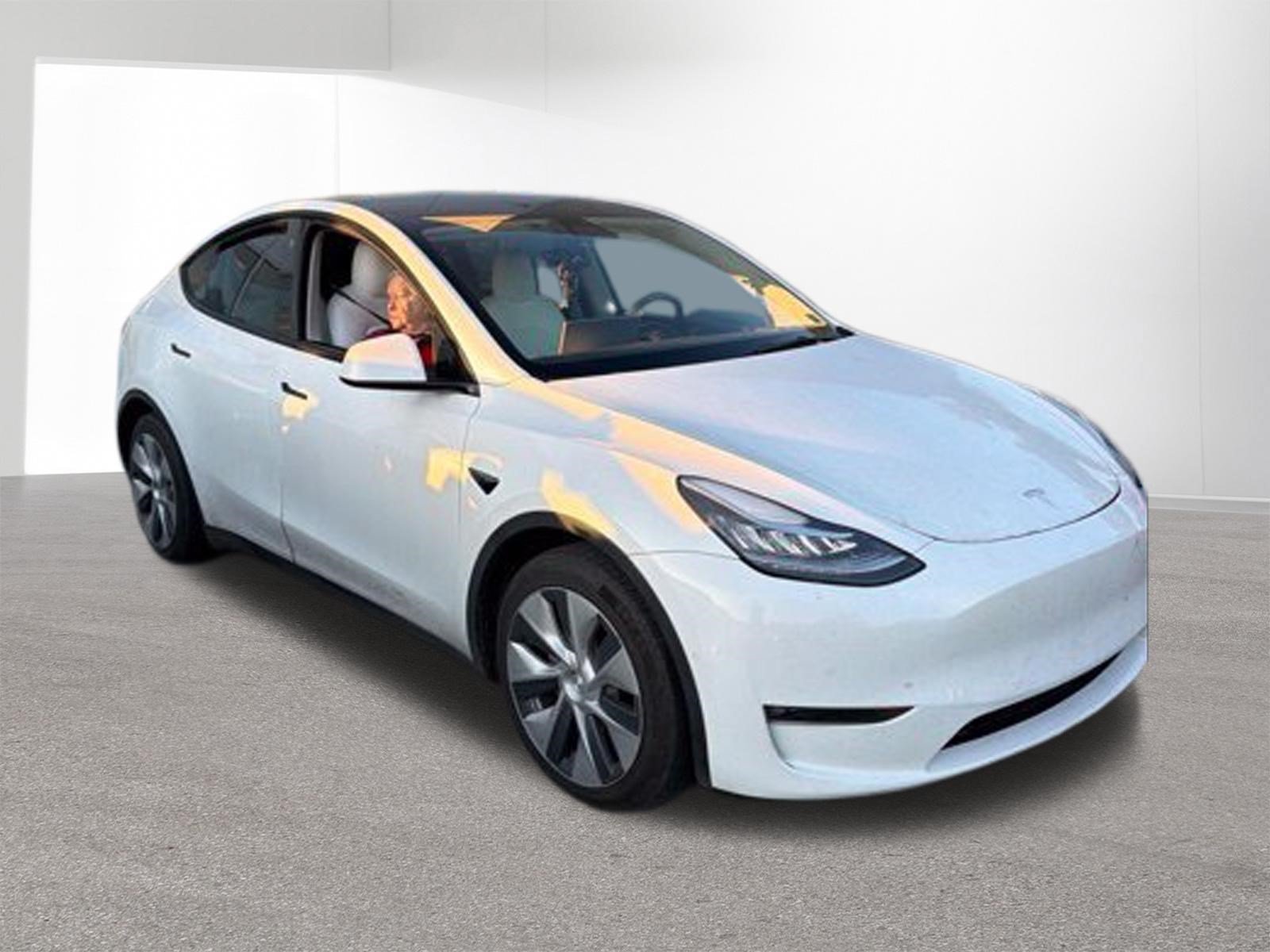 Used 2022 Tesla Model Y Long Range AWD/4WD image 2
