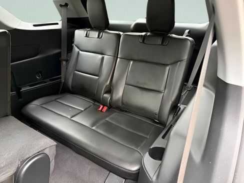 Certified 2022 Ford Explorer XLT w/ Equipment Group 202A AWD/4WD image 8
