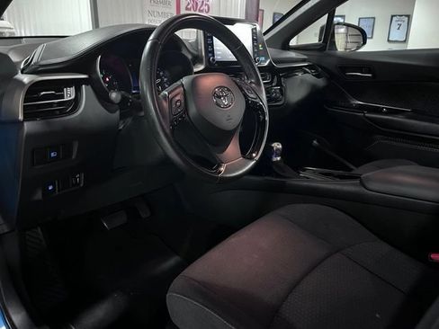 Used 2019 Toyota C-HR XLE FWD image 7