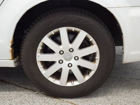 Used 2014 Chrysler Town & Country Touring FWD image 10