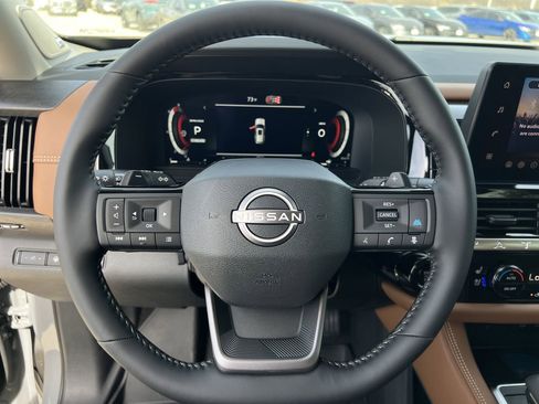 New 2026 Nissan Pathfinder Platinum FWD image 9