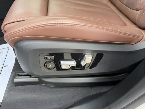 Used 2020 BMW X7 xDrive40i w/ M Sport Package AWD/4WD image 27