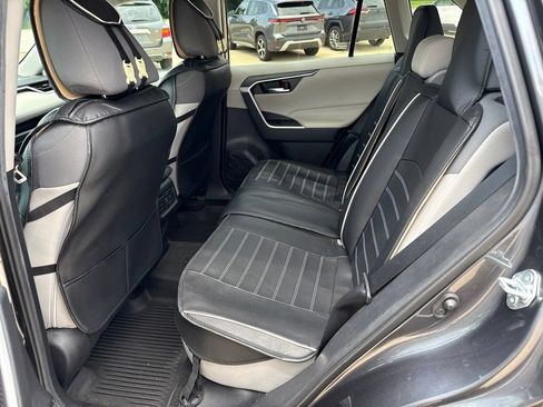 Used 2021 Toyota RAV4 XLE AWD/4WD image 15