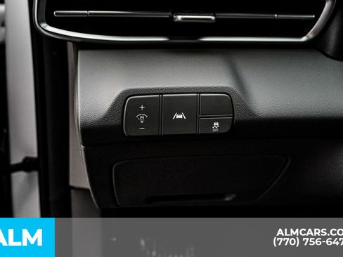 Used 2023 Hyundai Elantra SEL image 35