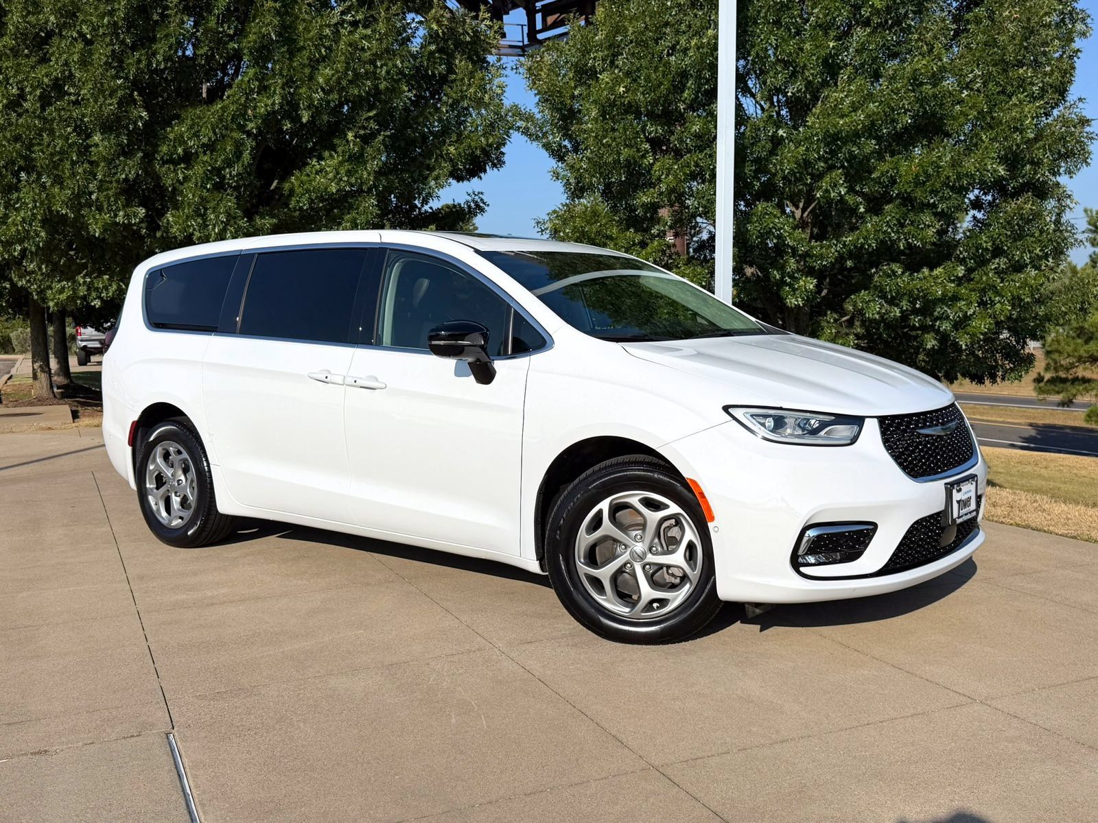 Used 2024 Chrysler Pacifica Limited AWD/4WD 360° Tour