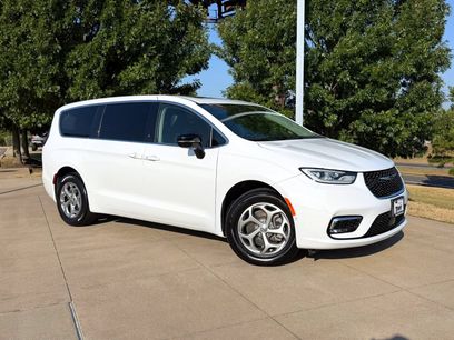 Used 2024 Chrysler Pacifica Limited