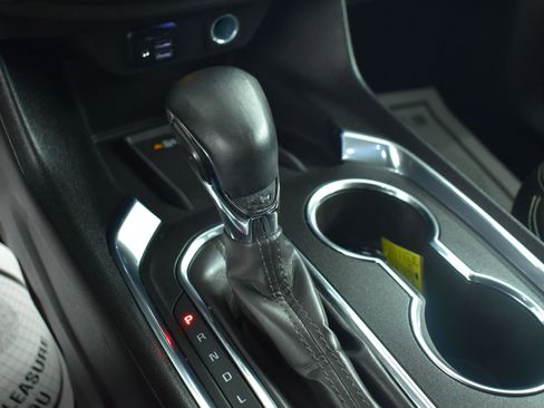 Used 2023 Chevrolet Traverse LT w/ LT Premium Package image 21