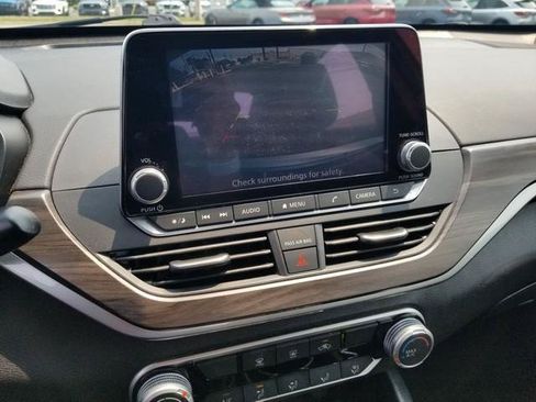Used 2024 Nissan Altima 2.5 SV FWD image 21