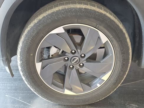 Used 2025 Nissan Rogue SV FWD image 12