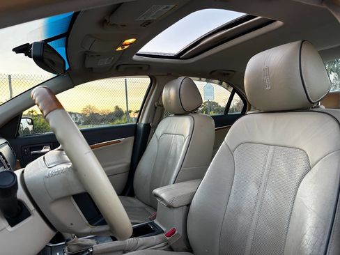 Used 2012 Lincoln MKZ image 8