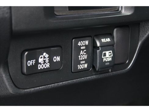 Used 2017 Toyota Tacoma TRD Off-Road w/ Premium & Technology Package image 14